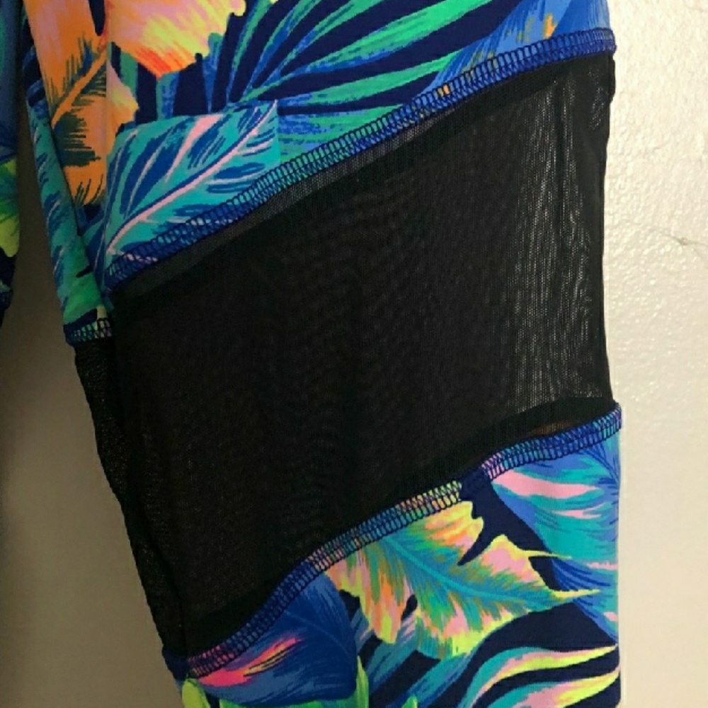 Victoria secret Pink tropical leggings rare - Picture 2 of 4
